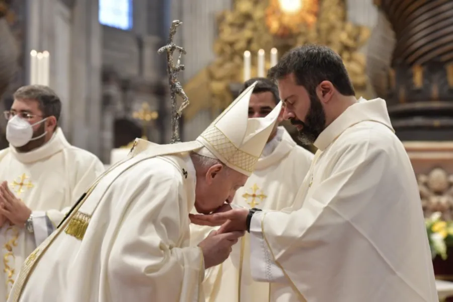 Pope Francis kisses the hands of a newly ordained priest in St. Peter’s Basilica, April 25, 2021.?w=200&h=150